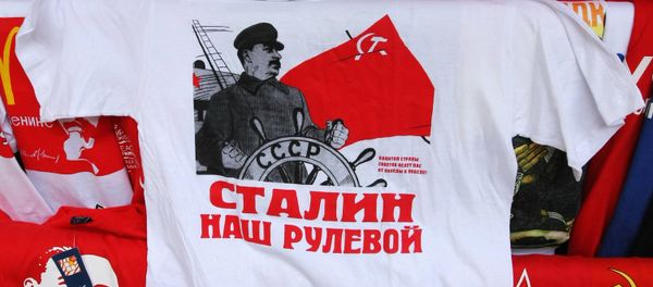 Twenty seven Members of the European Parliament (MEP) have urged the online retail giant Amazon to stop selling clothing and other goods featuring Soviet symbols - Sputnik International