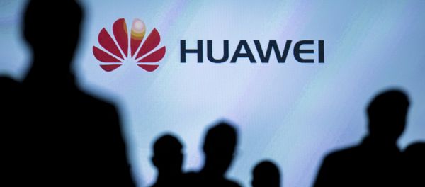 Journalists follow the presentation of a Huawei smartphone ahead of the IFA Electronics show in Berlin, Germany, September 2, 2015 Journalists follow the presentation of a Huawei smartphone ahead of the IFA Electronics show in Berlin, Germany, September 2, 2015 - Sputnik International