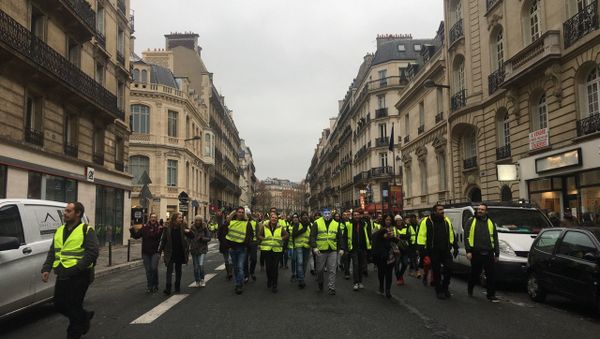 Yellow Vests protests against rising fuel prices began in France Yellow Vests protests against rising fuel prices began in France - Sputnik International