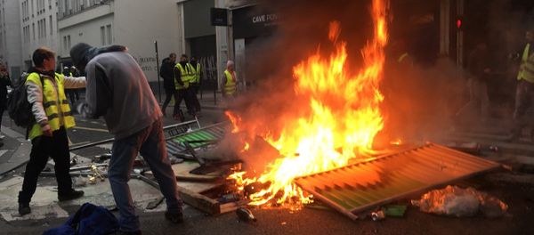Yellow vests mass protests against the rise in fuel prices in the French capital of Paris Yellow vests mass protests against the rise in fuel prices in the French capital of Paris - Sputnik International