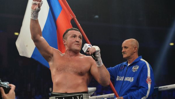 Denis Lebedev (left) is seen after beating Turkish boxer Hizni Altunkaya on September 7, 2018 - Sputnik International