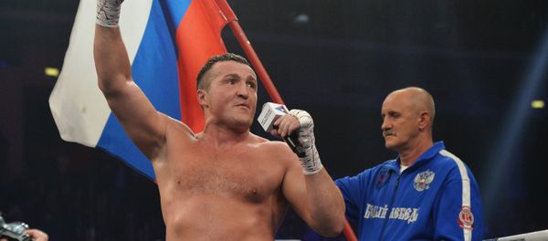 Denis Lebedev (left) is seen after beating Turkish boxer Hizni Altunkaya on September 7, 2018 - Sputnik International