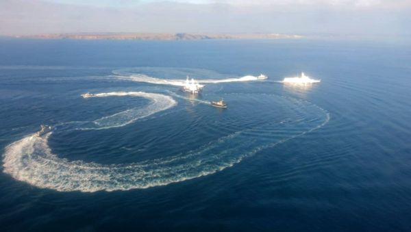 Several Ukrainian warships crossing Russia’s territorial waters and attempting to pass through the Kerch Strait. - Sputnik International