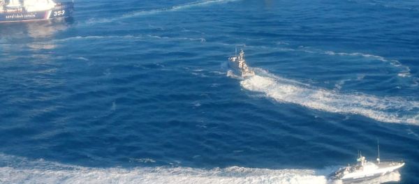 Ukrainian naval ships violating Russian maritime border, Photo: Crimea's FSB Press Service Ukrainian naval ships violating Russian maritime border, Photo: Crimea's FSB Press Service - Sputnik International