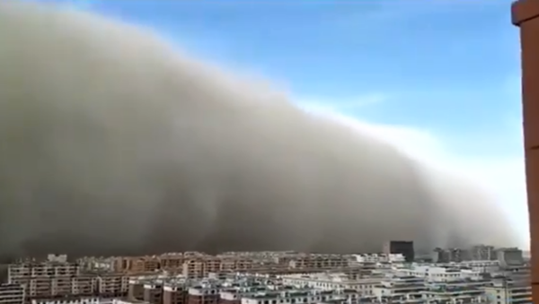 Chinese city of Zhangye experiences massive sandstorm as Beijing deals with worsening air pollution levels - Sputnik International