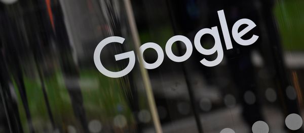 The Google name is displayed outside the company's office in London, Britain, November 1, 2018 - Sputnik International