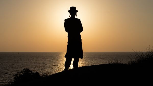 An ultra-Orthodox Jewish man prays along the Mediterranean Sea in the Israeli city of Herzliya, near Tel Aviv, during the ritual of Tashlich on September 21, 2015 An ultra-Orthodox Jewish man prays along the Mediterranean Sea in the Israeli city of Herzliya, near Tel Aviv, during the ritual of Tashlich on September 21, 2015 - Sputnik International