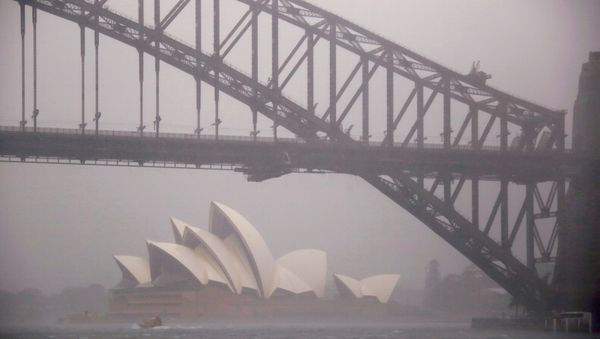 A boat passes under the Sydney Harbour Bridge and in front of the Sydney Opera House as strong winds and heavy rain hit the city of Sydney, Australia, November 28, 2018 - Sputnik International