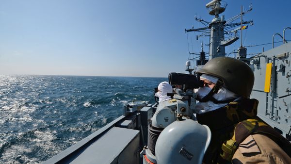 Romanian frigate Regina Maria personnel with the NATO Standing Maritime Group-2 keep watch during a military drill on the Black Sea, 60km from Constanta city March 16, 2015Romanian frigate Regina Maria personnel with the NATO Standing Maritime Group-2 keep watch during a military drill on the Black Sea, 60km from Constanta city March 16, 2015 Romanian frigate Regina Maria personnel with the NATO Standing Maritime Group-2 keep watch during a military drill on the Black Sea, 60km from Constanta city March 16, 2015Romanian frigate Regina Maria personnel with the NATO Standing Maritime Group-2 keep watch during a military drill on the Black Sea, 60km from Constanta city March 16, 2015 - Sputnik International