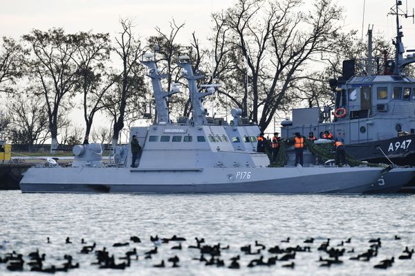 Ukrainian navy ships detained for entering Russian waters at the port of Kerch - Sputnik International