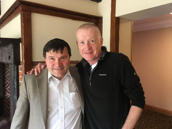 On cue. Legendary snooker player Steve Davis (right) with Neil Clark On cue. Legendary snooker player Steve Davis (right) with Neil Clark - Sputnik International