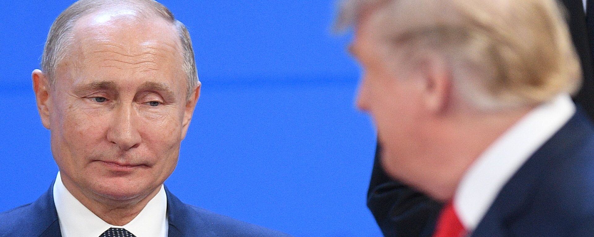 Russian President Vladimir Putin and US President Donald Trump before a photo op of the G20 heads, November 30, 2018. Russian President Vladimir Putin and US President Donald Trump before a photo op of the G20 heads, November 30, 2018. - Sputnik International, 1920, 07.08.2025