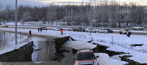 A car is trapped on a collapsed section of the offramp of Minnesota Drive in Anchorage, Friday, Nov. 30, 2018. A car is trapped on a collapsed section of the offramp of Minnesota Drive in Anchorage, Friday, Nov. 30, 2018. - Sputnik International