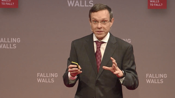 Avi Loeb, Chair of Harvard Astronomy, speaking at the Falling Walls Foundation, November 26, 2018 - Sputnik International