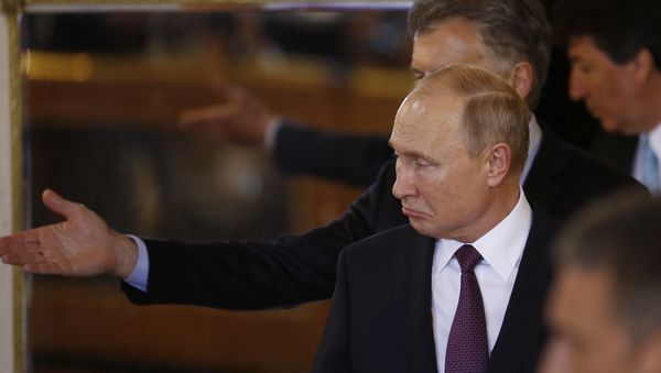 Russia's President Vladimir Putin is welcomed by Argentina's President Mauricio Macri, back, upon his arrival for a bilateral meeting at the presidential palace in Buenos Aires, Argentina, Saturday, Dec. 1, 2018 - Sputnik International