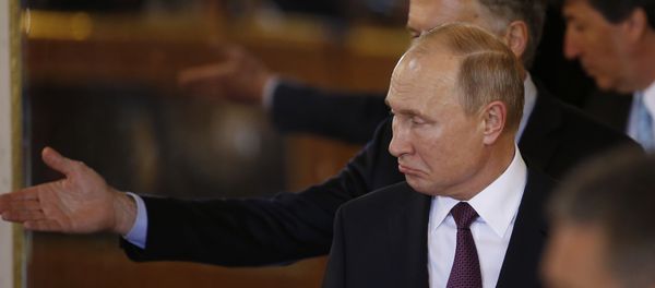 Russia's President Vladimir Putin is welcomed by Argentina's President Mauricio Macri, back, upon his arrival for a bilateral meeting at the presidential palace in Buenos Aires, Argentina, Saturday, Dec. 1, 2018 Russia's President Vladimir Putin is welcomed by Argentina's President Mauricio Macri, back, upon his arrival for a bilateral meeting at the presidential palace in Buenos Aires, Argentina, Saturday, Dec. 1, 2018 - Sputnik International