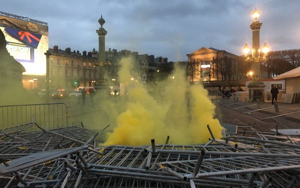 French ambulance drivers block traffic during a protest demonstrartion near the National Assembly in Paris, December 3, 2018 - Sputnik International