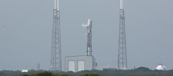 An unmanned SpaceX Falcon 9 rocket with a Dragon capsule sits on launch pad 40 after a scrubbed launch attempt An unmanned SpaceX Falcon 9 rocket with a Dragon capsule sits on launch pad 40 after a scrubbed launch attempt - Sputnik International