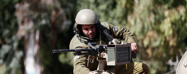An Israeli soldier adjusts a weapon atop an armoured military ambulance near Israel's border with Lebanon - Sputnik International