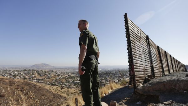 US Border Patrol agent - Sputnik International