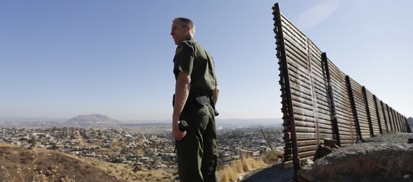 US Border Patrol agent - Sputnik International