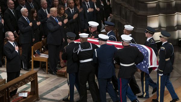 The flag-draped casket of former President George H.W. Bush is carried by a military honor guard - Sputnik International