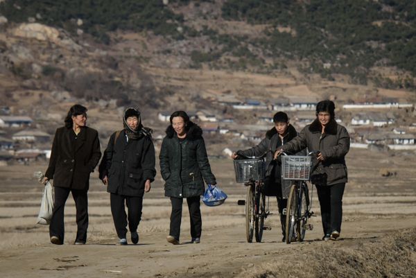 Hello Darkness, My Old Friend: Gloomy Beauty of North Korea's Cities - Sputnik International