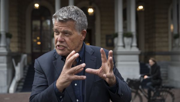 Self-styled Dutch positivity guru Emile Ratelband answers questions during an interview in Amsterdam, Netherlands, Monday, Dec. 3, 2018 - Sputnik International