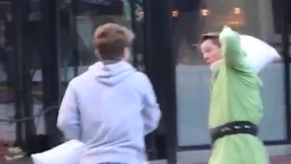 Pillow Fight - Sputnik International
