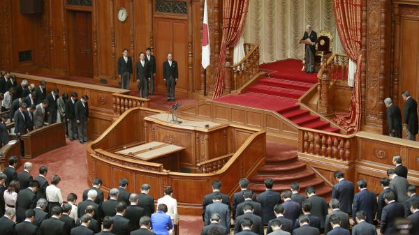 Japan's Emperor Akihito, top, reads a statement to formally open a Diet session at the upper house of parliament in Tokyo, 2016 - Sputnik International