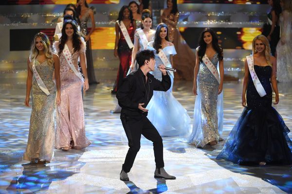A Singer Dimash Kudaibergen Peforms at The Miss World 2018 Held in China - Sputnik International