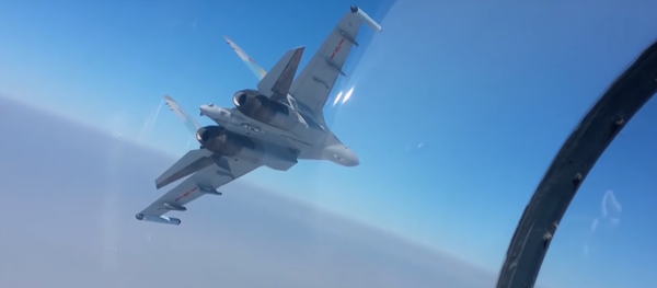 Screengrab of a Chinese Su-35 engaging in manoeuvres. Screengrab of a Chinese Su-35 engaging in manoeuvres. - Sputnik International