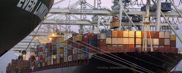 ship to shore cranes stack shipping containers on-board the container ship Maersk Semarang, Tuesday, June 19, 2018, at the Port of Savannah in Savannah, Ga ship to shore cranes stack shipping containers on-board the container ship Maersk Semarang, Tuesday, June 19, 2018, at the Port of Savannah in Savannah, Ga - Sputnik International