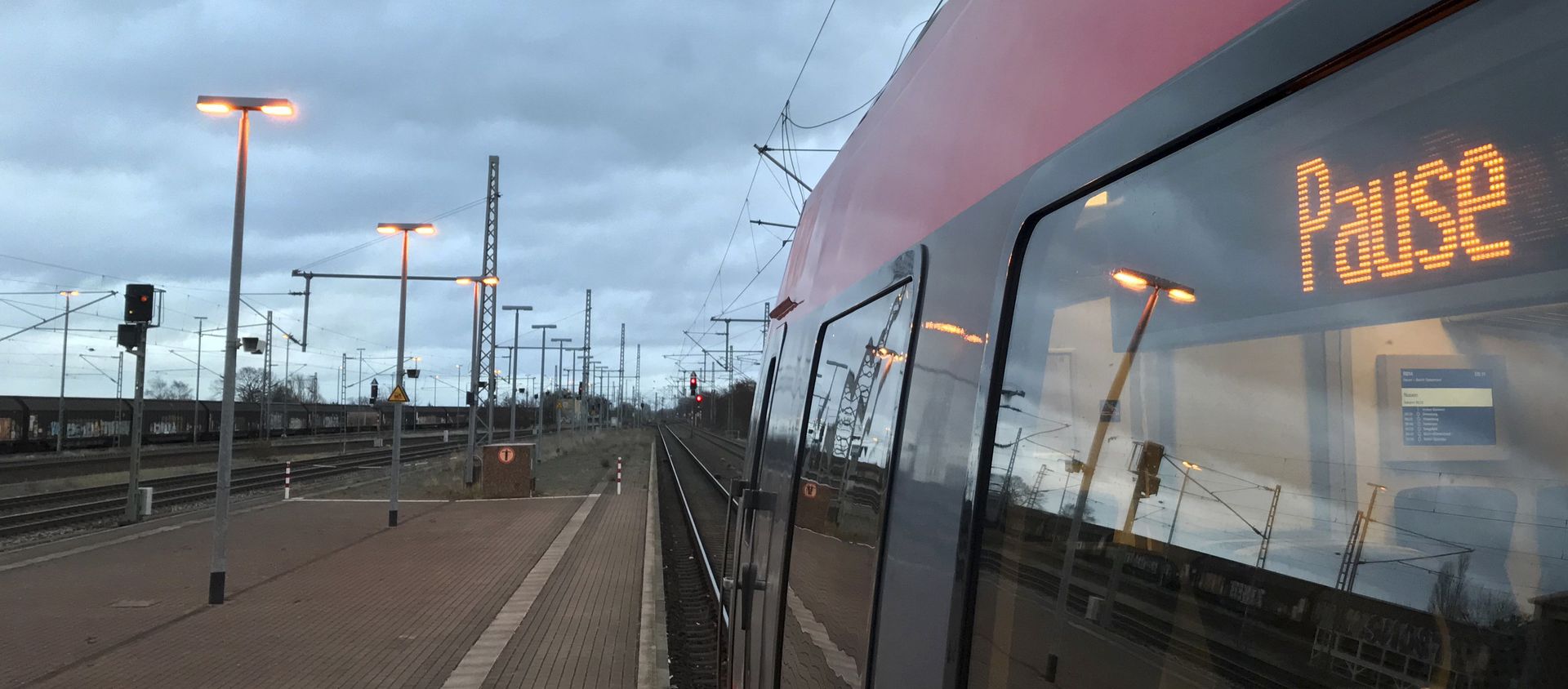 A train sits in the empty station in Nauen, west of Berlin, Germany, Monday, Dec. 10, 2018 A train sits in the empty station in Nauen, west of Berlin, Germany, Monday, Dec. 10, 2018 - Sputnik International, 1920, 26.12.2018