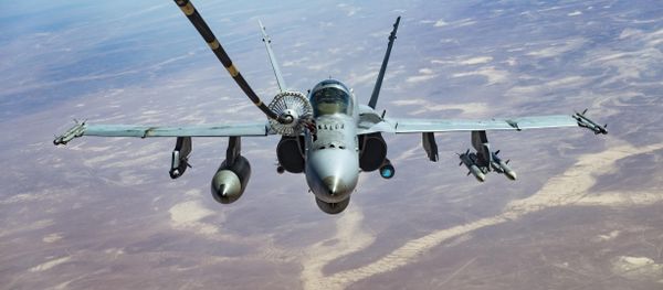 An F/A-18C receives fuel from a KC-10 Extender, one of the refueling aircraft belonging to US Central Command. - Sputnik International