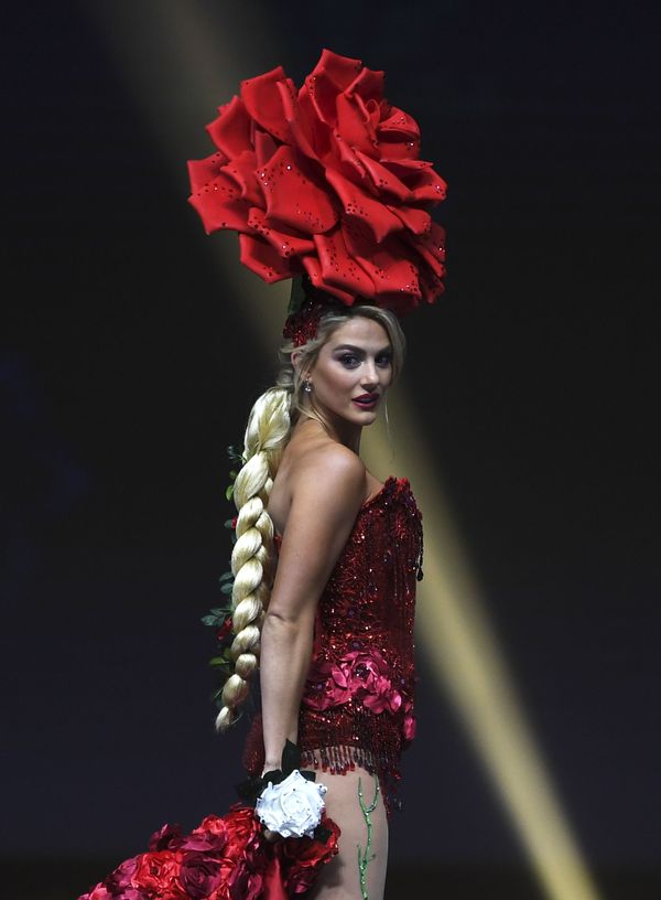 Mermaid Meets Sailor Moon: Miss Universe 2018 National Costume Presentation - Sputnik International