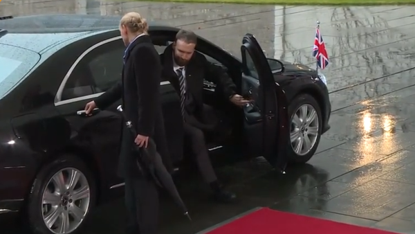 PM May Stuck in Her Car - Sputnik International