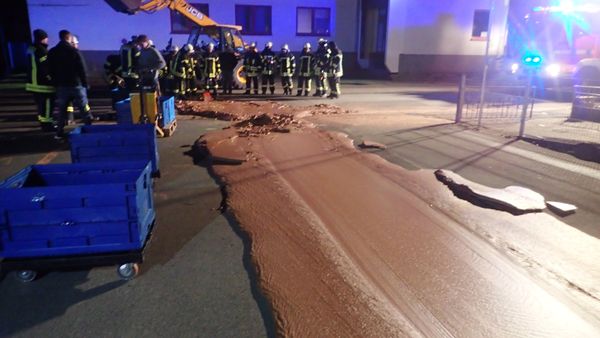 Spilt chocolate is seen on a road in Werl, Germany December 10, 2018 in this picture obtained from social media - Sputnik International