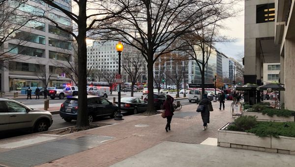Police have blocked 16th St NW in Washington DC due to a bomb threat - Sputnik International