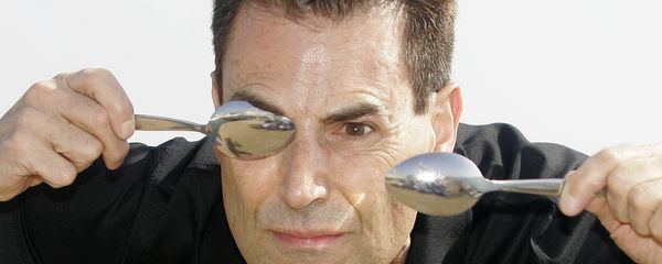 Israeli-British illusionist Uri Geller poses during the 24th MIPCOM (International Film and Programme Market for Tv, Video,Cable and Satellitte) in Cannes, southeastern France, Tuesday, Oct 14, 2008. Israeli-British illusionist Uri Geller poses during the 24th MIPCOM (International Film and Programme Market for Tv, Video,Cable and Satellitte) in Cannes, southeastern France, Tuesday, Oct 14, 2008. - Sputnik International