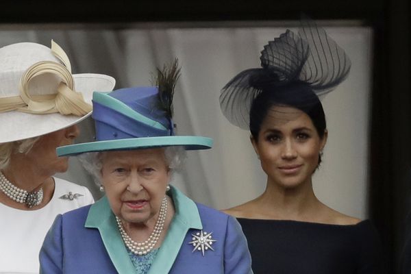 Prince Harry, Meghan Markle Reportedly Kept Queen in the Dark About Their Lucrative Netflix Deal - Sputnik International