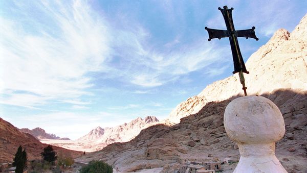 In this Wednesday, Jan. 7, 1998 file photo, the shadow of Mount Sinai stretches across the valley at the foot of the Greek Orthodox Monastery of St. Catherine in the Sinai peninsula some 240 miles southeast of Cairo, Egypt - Sputnik International