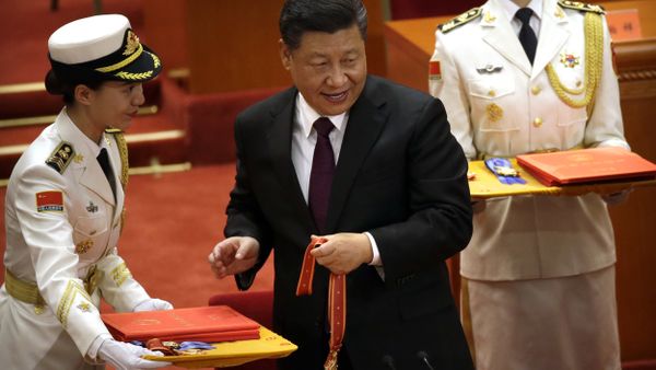 Chinese President Xi Jinping prepares to present a medallion during a conference to commemorate the 40th anniversary of China's Reform and Opening Up policy at the Great Hall of the People in Beijing, Tuesday, Dec. 18, 2018 - Sputnik International