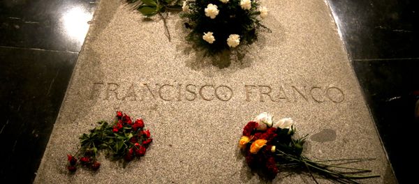 Flower are placed on the tomb of former Spanish dictator Francisco Franco Flower are placed on the tomb of former Spanish dictator Francisco Franco - Sputnik International