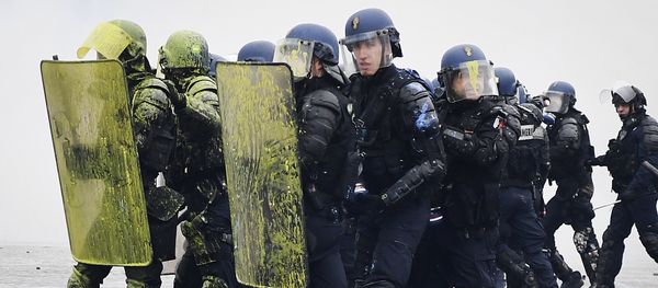 Riot police officers stand in position during clashes with demonstrators during a protest of Yellow vests (Gilets jaunes) against rising oil prices and living costs on the Champs Elysees in Paris, on December 1, 2018 Riot police officers stand in position during clashes with demonstrators during a protest of Yellow vests (Gilets jaunes) against rising oil prices and living costs on the Champs Elysees in Paris, on December 1, 2018 - Sputnik International