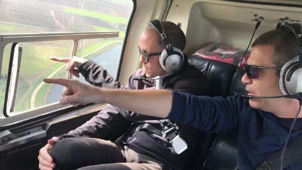 Chris Lehane, Airbnb’s head of global policy and public affairs, was given a helicopter tour over Israel on Tuesday following the company’s decision to remove apartment rental listings from the occupied West Bank. - Sputnik International