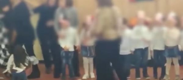 Gela, rissa tra mamme nella recita di Natale Gela, rissa tra mamme nella recita di Natale - Sputnik International