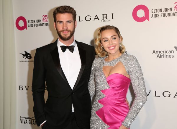 Miley Cyrus Reportedly in 'Silent Mode' after Vocal Cord Surgery - Sputnik International