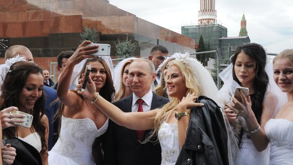 September 10, 2016. Russian President Vladimir Putin, center, at the City Days opening ceremony held on Red Square, Moscow September 10, 2016. Russian President Vladimir Putin, center, at the City Days opening ceremony held on Red Square, Moscow - Sputnik International