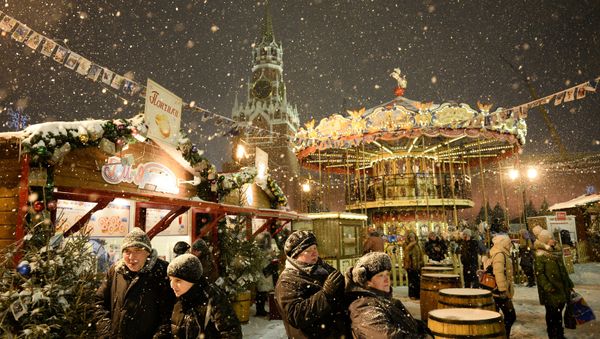 Visitors at the fair in Red Square Visitors at the fair in Red Square - Sputnik International